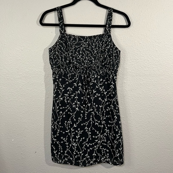 Words Dresses & Skirts - 𝅺Words Y2K Vintage Mini Sleeveless Dress Black with Floral and Leaf print Sz 5
